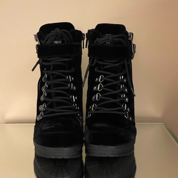 NIB G by GUESS Velvet ankle lace up booties. - Picture 3 of 4